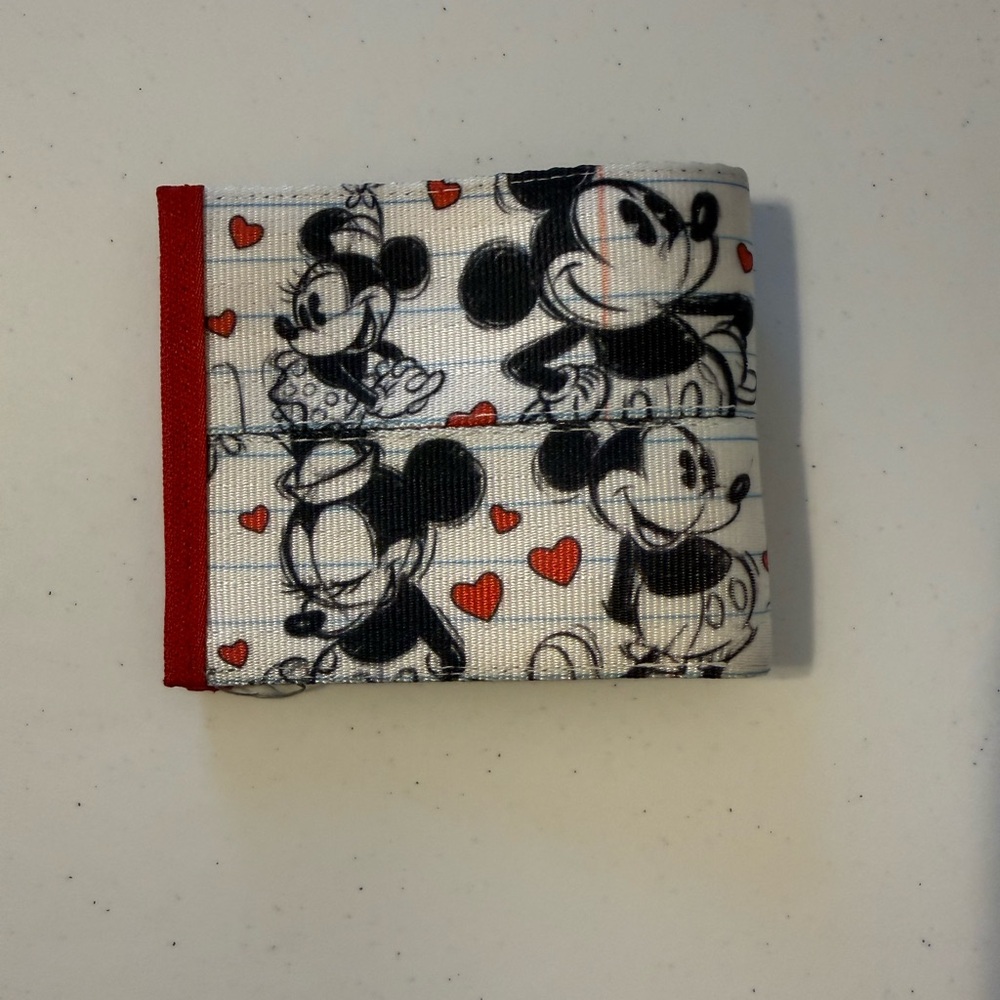 Harveys Mickey Loves Minnie Billfold